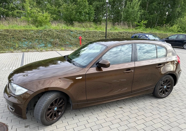 BMW Seria 1 cena 24900 przebieg: 187000, rok produkcji 2011 z Wieliczka małe 301